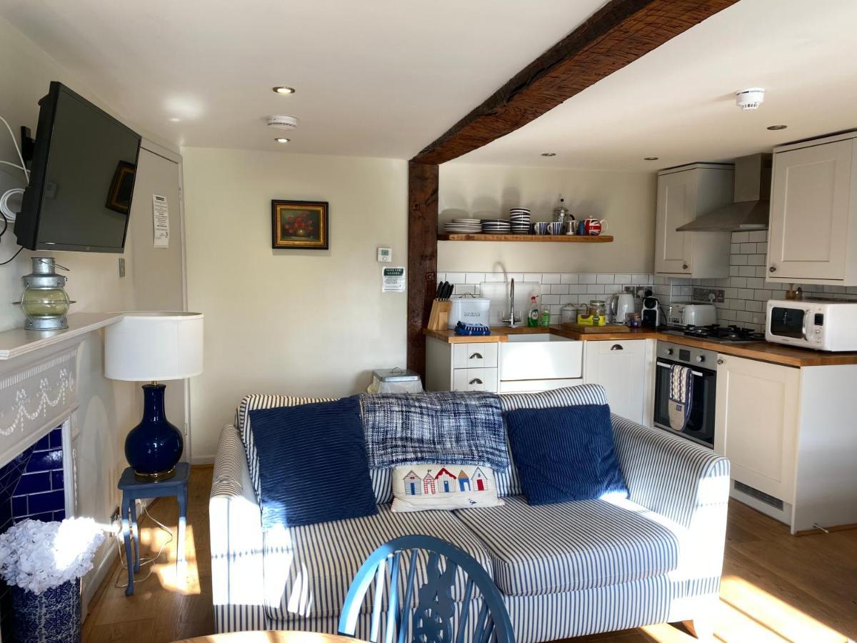Monmouth House Apartments, Lyme Regis Old Town, Dog Friendly, Parking Exterior photo