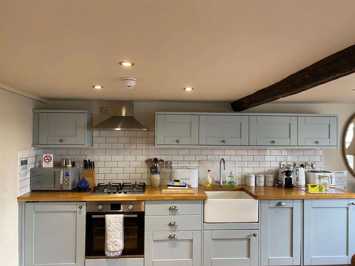 Monmouth House Apartments, Lyme Regis Old Town, Dog Friendly, Parking Exterior photo