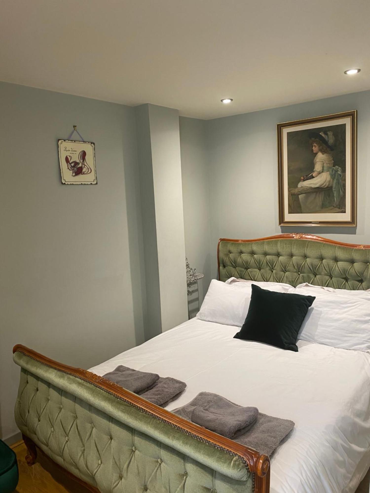 Monmouth House Apartments, Lyme Regis Old Town, Dog Friendly, Parking Exterior photo
