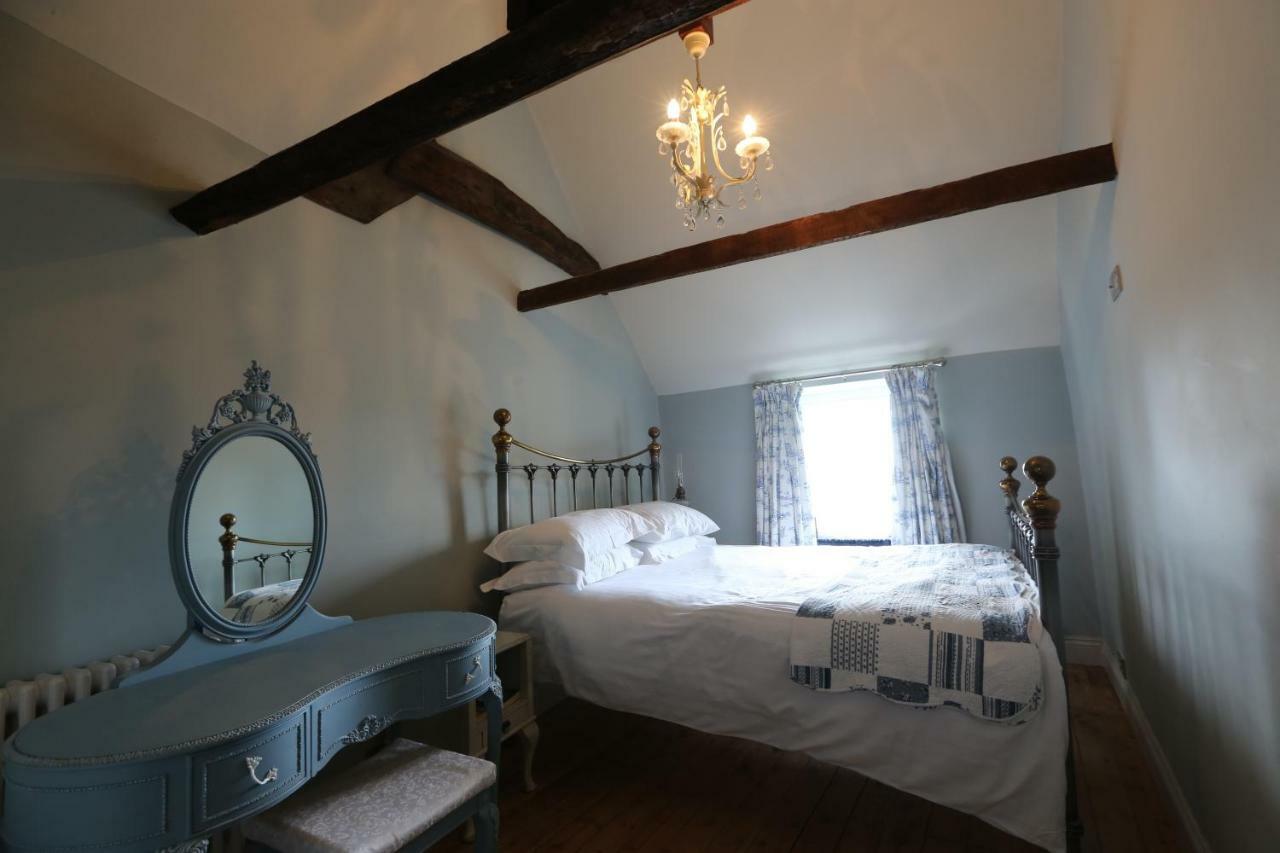 Monmouth House Apartments, Lyme Regis Old Town, Dog Friendly, Parking Exterior photo