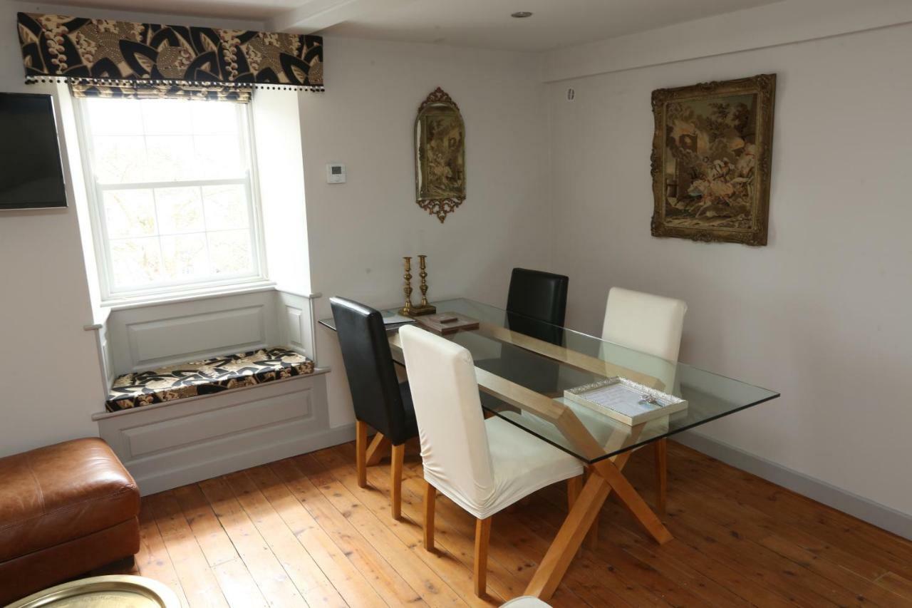 Monmouth House Apartments, Lyme Regis Old Town, Dog Friendly, Parking Exterior photo