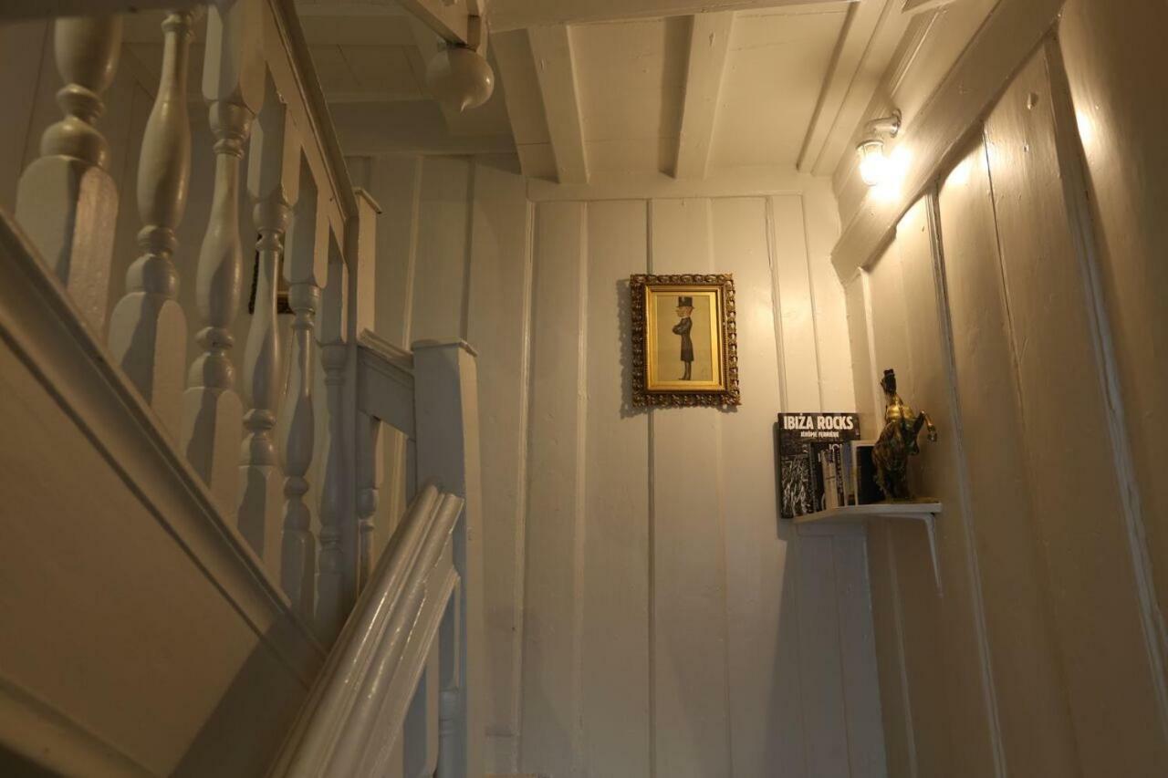 Monmouth House Apartments, Lyme Regis Old Town, Dog Friendly, Parking Exterior photo